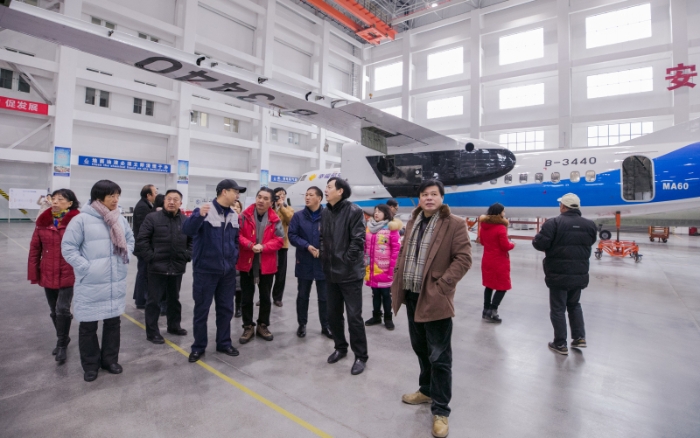 作家們?nèi)轿?、多角度感受猇亭改革開放四十年間發(fā)生的巨大變化